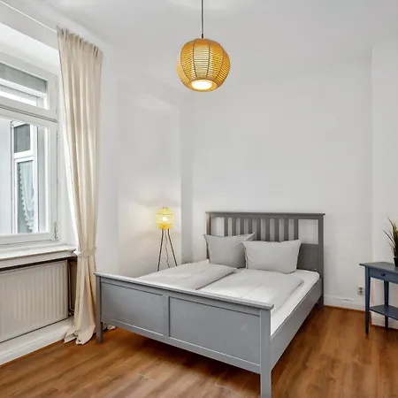 Wunderschoenes 4 Altbau Mit Terrasse Und Patio *