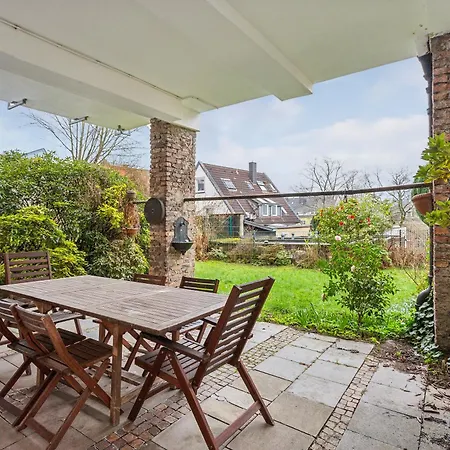 Wunderschoenes 4 Altbau Mit Terrasse Und Patio Apartmán *